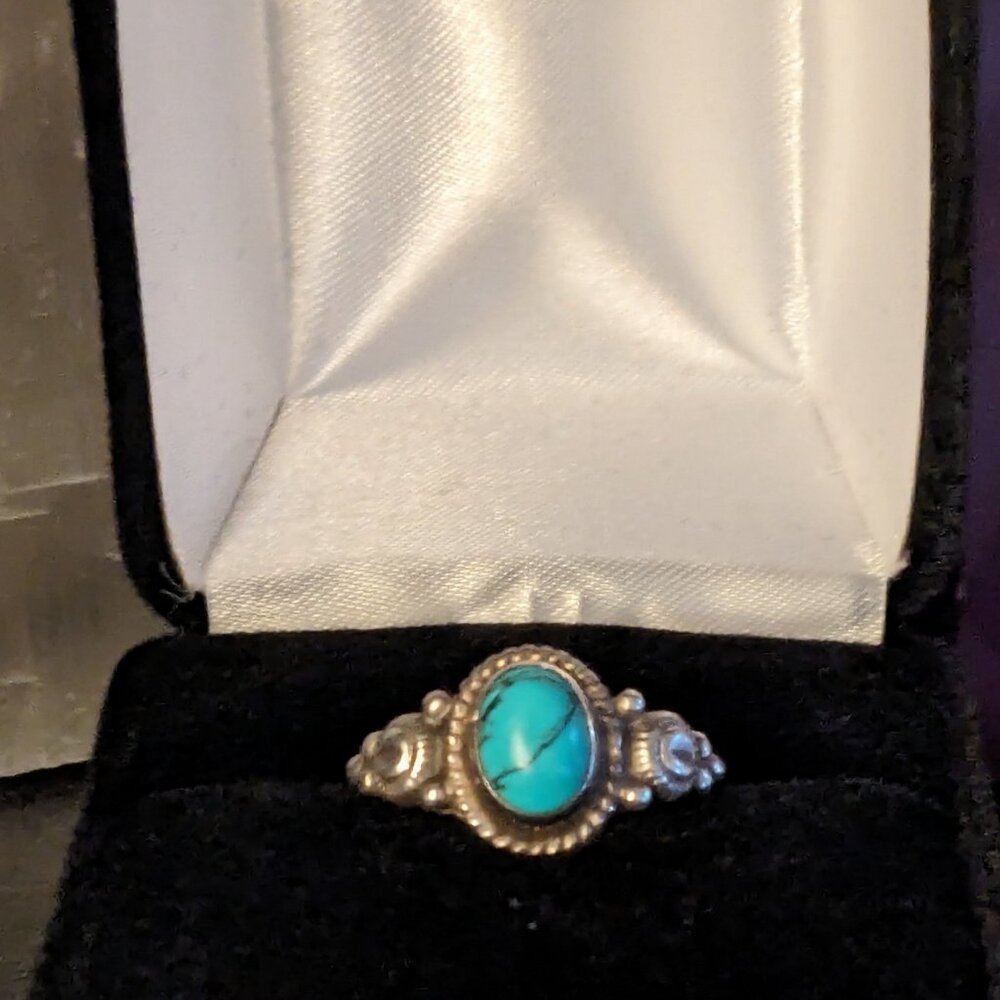 Mother's Day Gift! Vtg Nat Amer 925 Sterling Silver Turquoise ring. Sz 6 1/2-7.